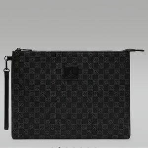 Jordan monogram pouch (0.98L) black